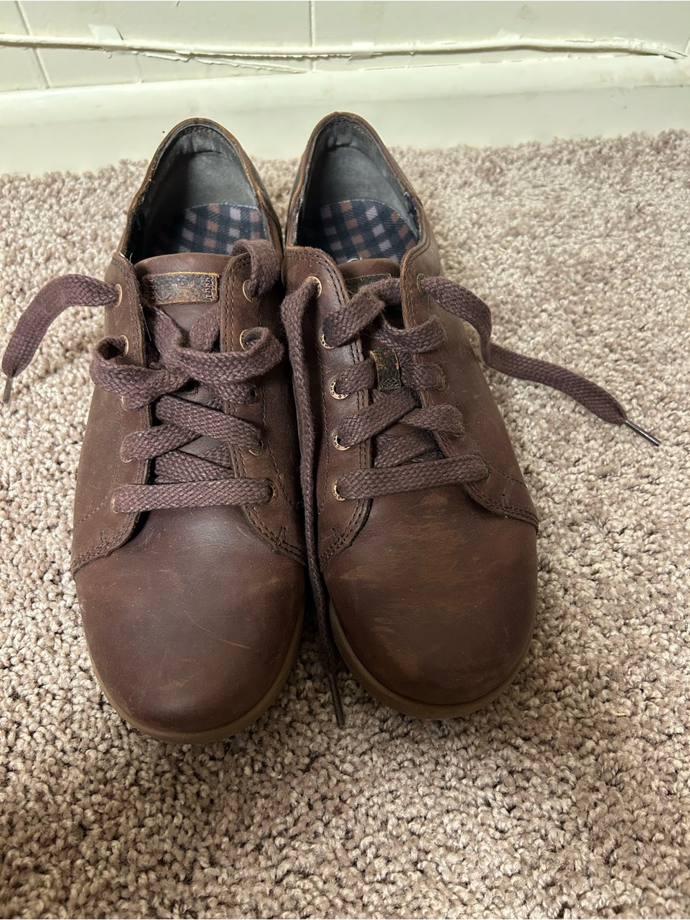 NWOT Chaco Women's Brown Leather Lace-Up Sneakers